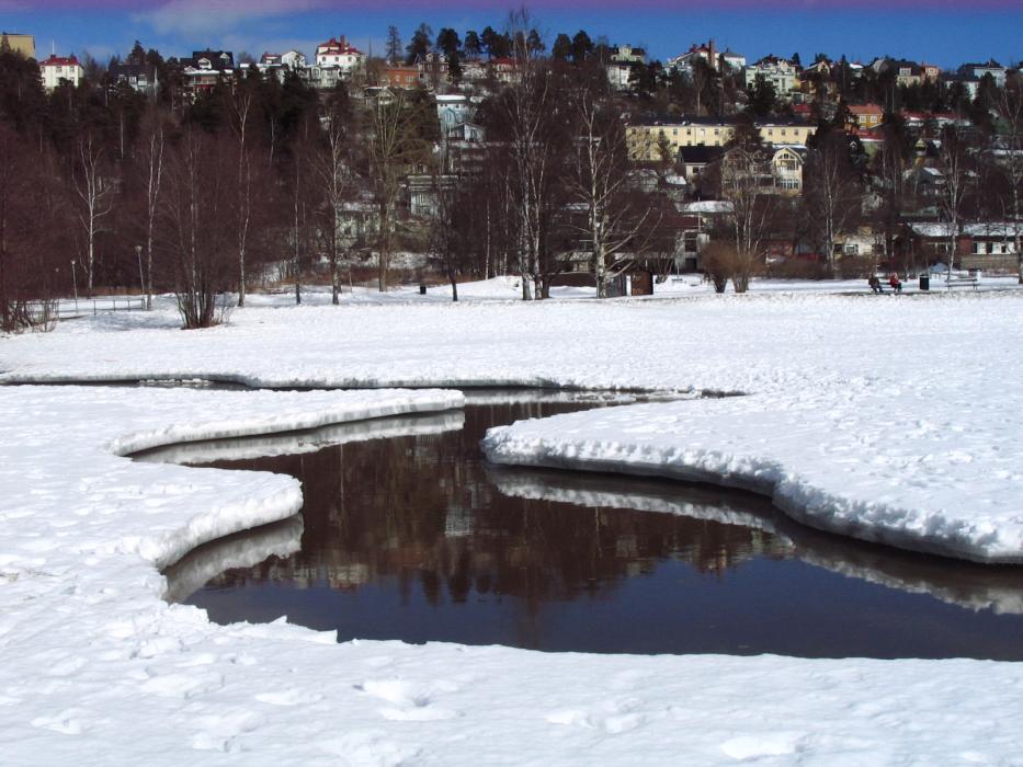 kevät tekee tuloaan Pispalan rannoilla
