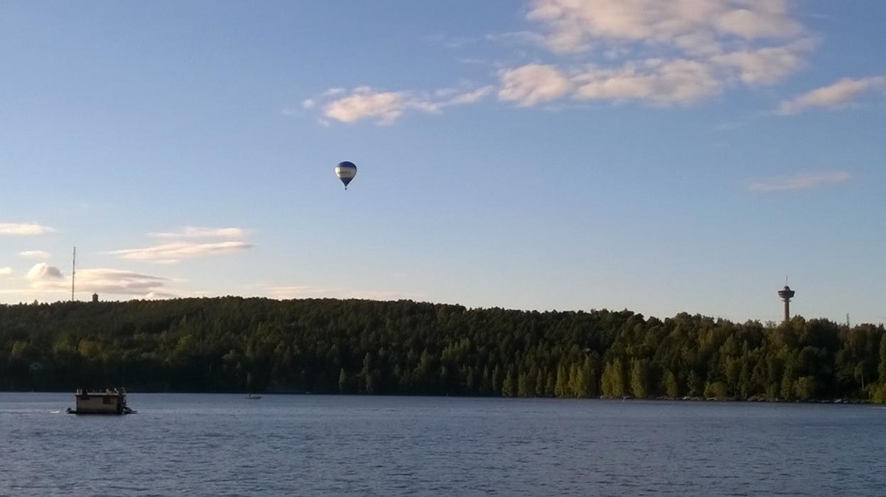 Tampere tarjoaa monta tapaa matkaa taittaa, ilmojen kautta tai vettä pitkin
